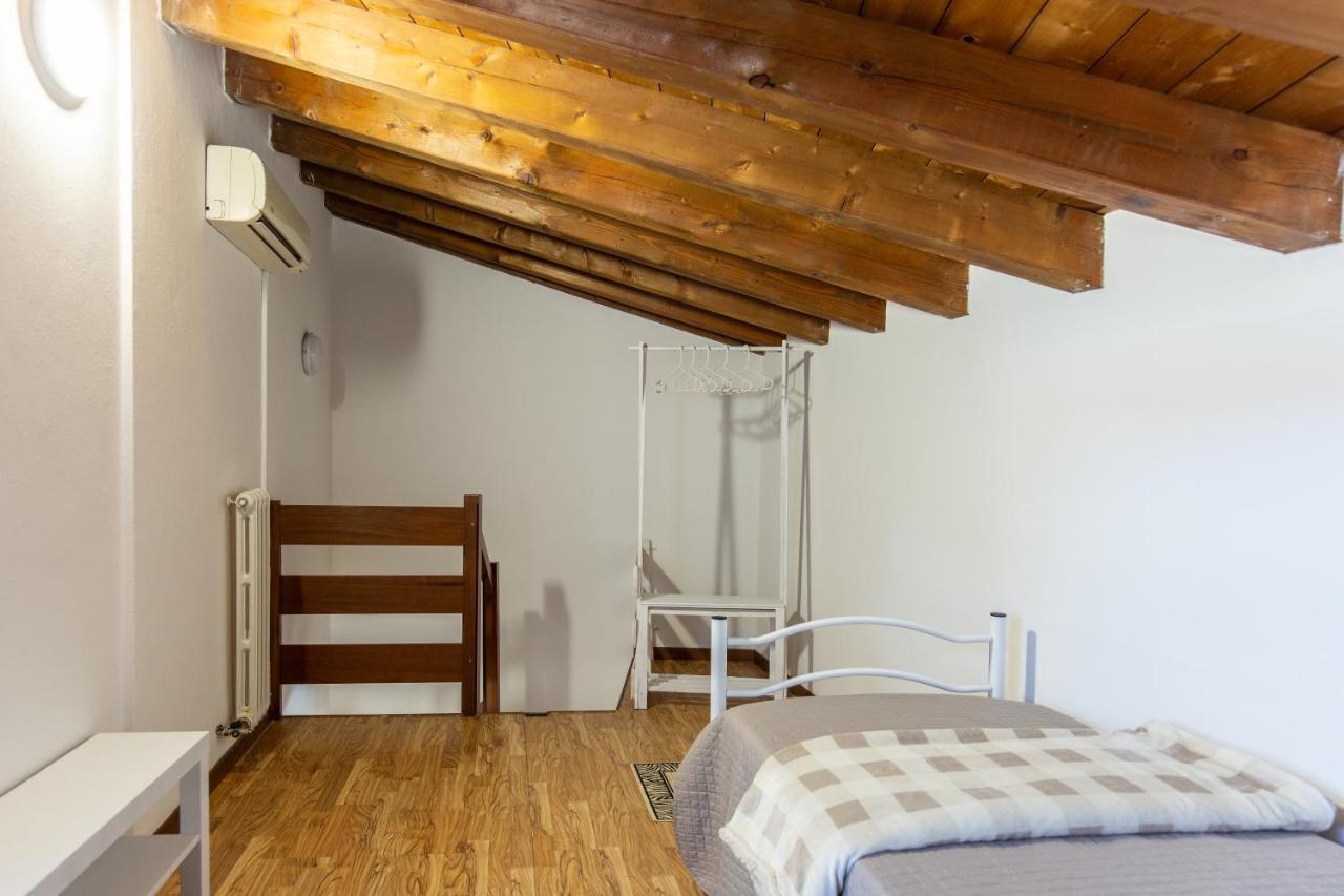 Апартаменти Blu Bed Кастельнуово-дель-Гарда Екстер'єр фото
